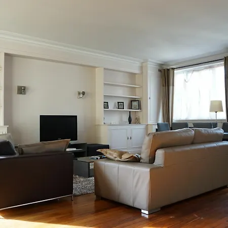 Etoile - 2 Pieces - 104 M² - 8 Appartement *